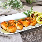 File de somon cu rozmarin la cuptor